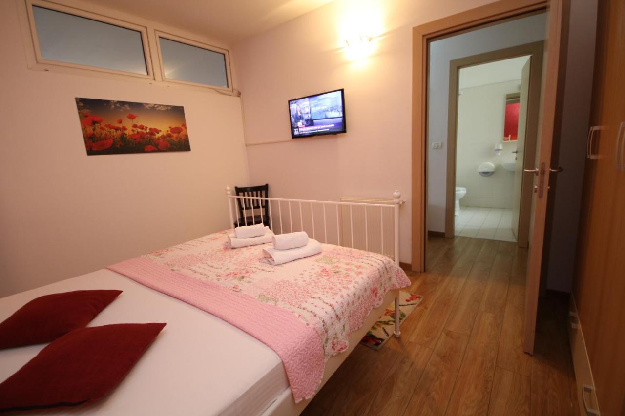 Flowers Apartments ทิมิชัวรา ภายนอก รูปภาพ
